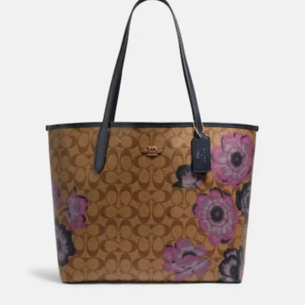 Coach City Tote in Signature Canvas - Fasset City
